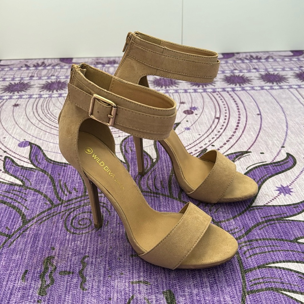 size 8 Wild Diva Lounge Heels